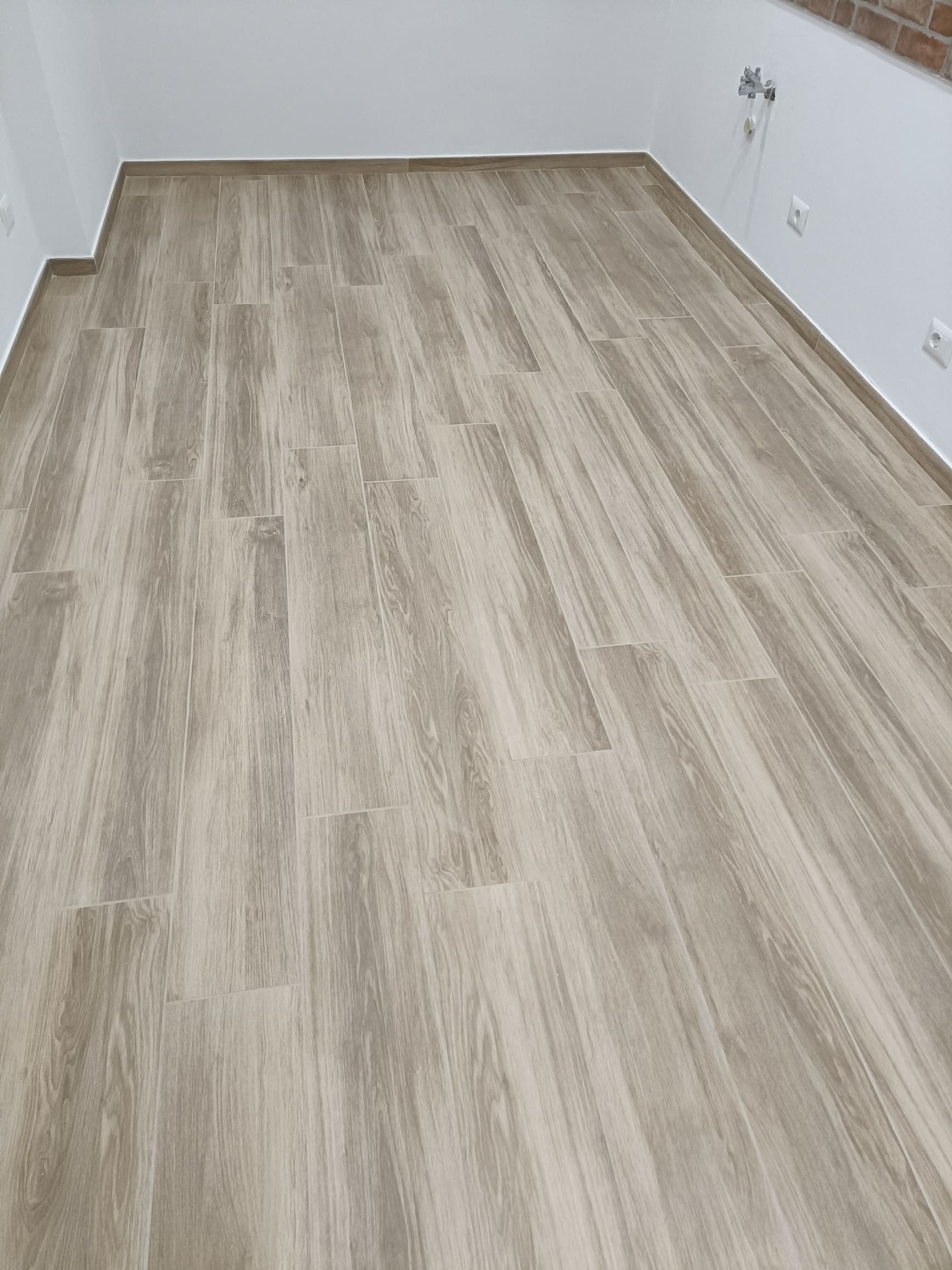 Piastrella effetto legno 20x120 DOGA