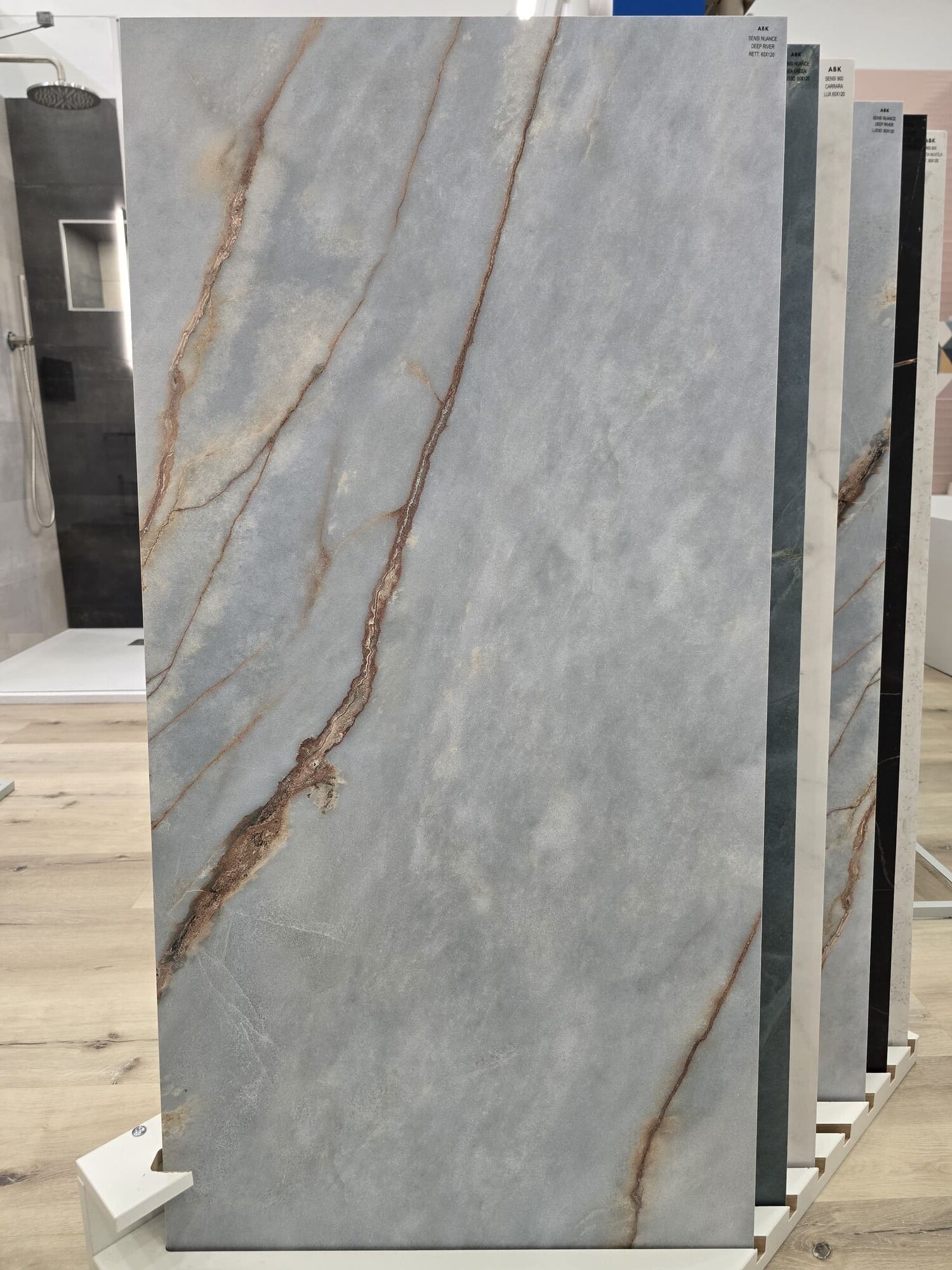 Piastrella per pavimento e rivestimento in gres 60x120 effetto marmo naturale