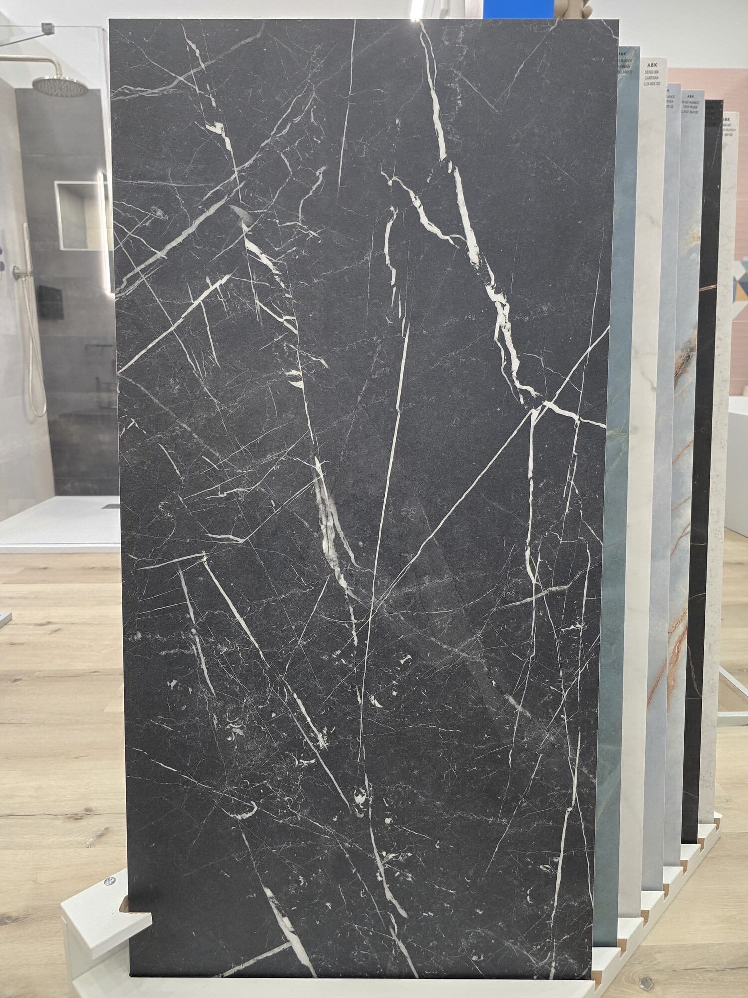 Piastrella per pavimento e rivestimento in gres 60x120 effetto marmo naturale