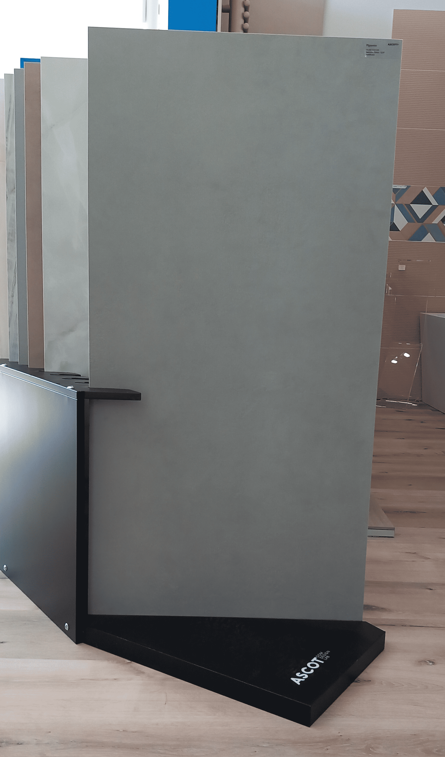 Piastrella per pavimento e rivestimento in gres 60x120 effetto resina