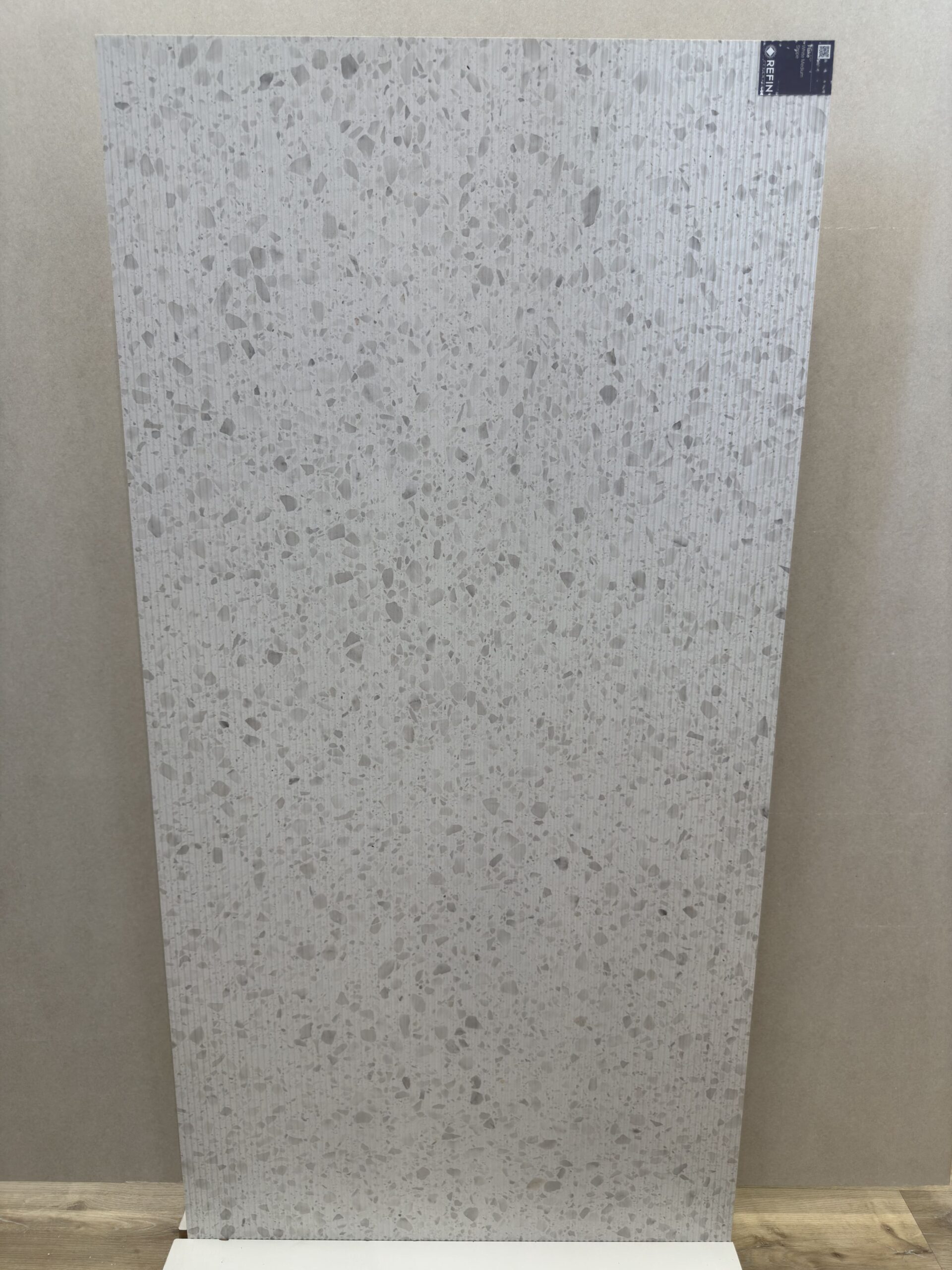 Piastrella per rivestimento in gres 60x120 decoro Flake White Stripe