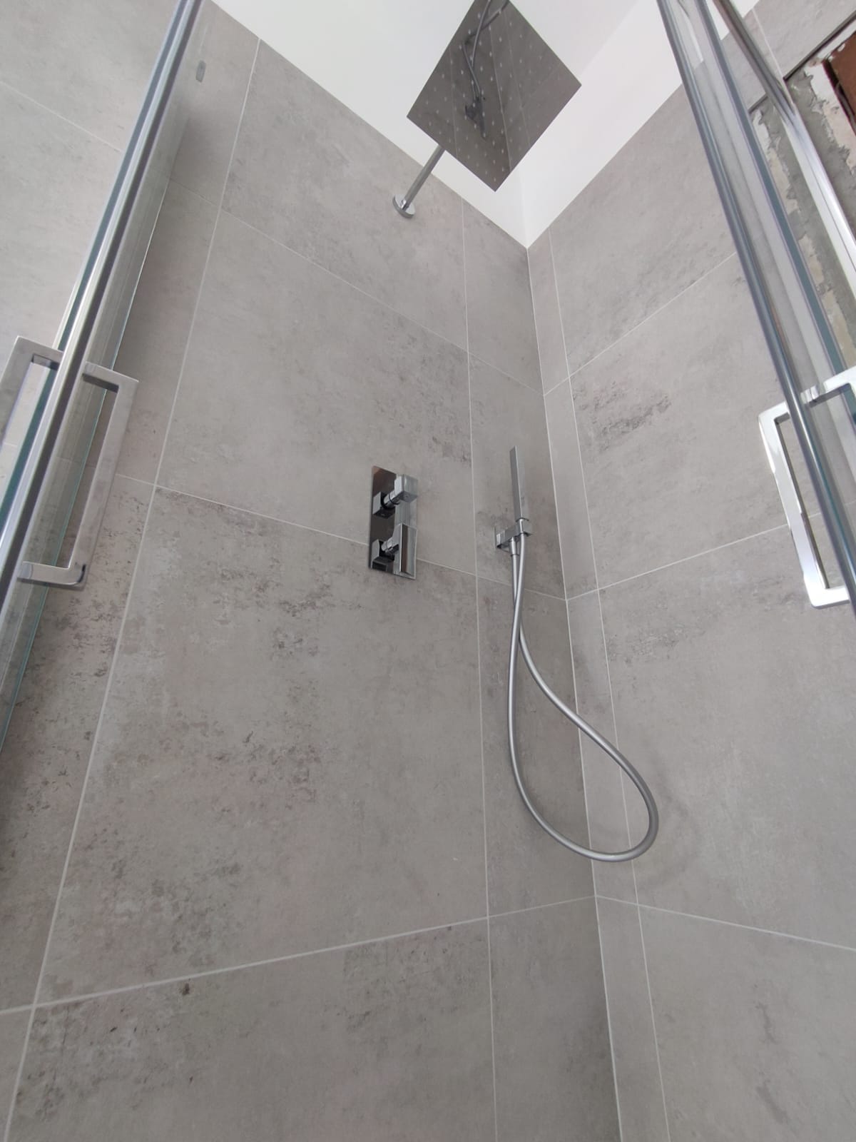 Rivestimento in gres 60x60 effetto pietra