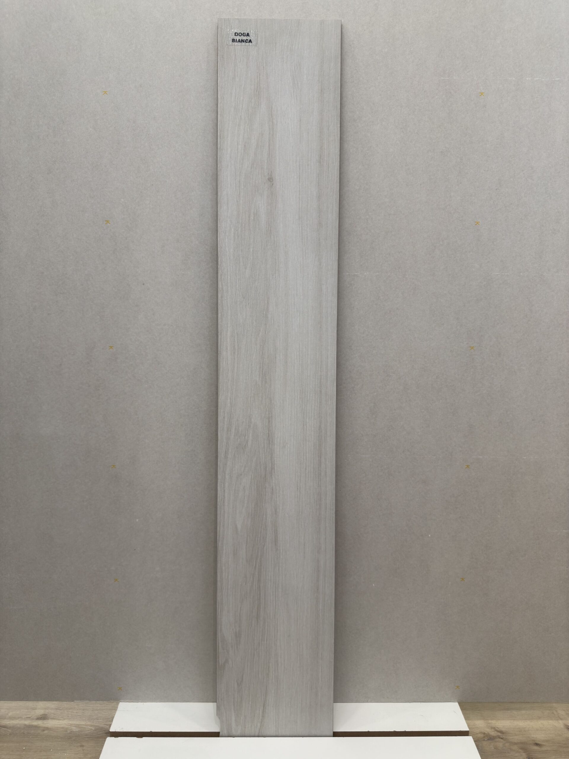 Piastrella effetto legno 20x120 DOGA bianca