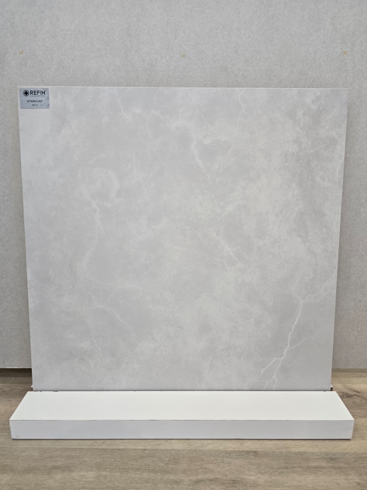 Piastrella per pavimento e rivestimento in gres 60x60 MILK