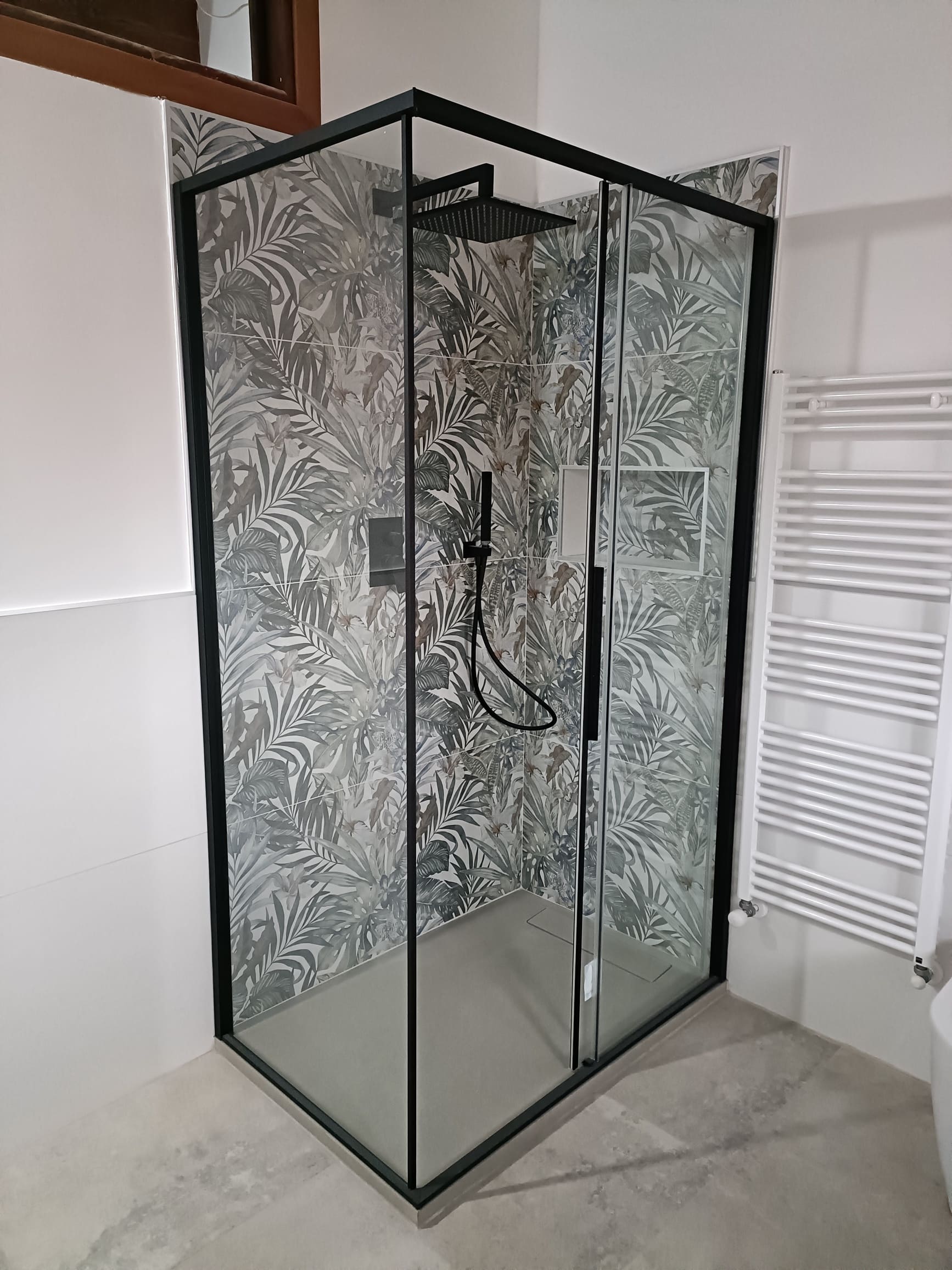 Porta doccia scorrevole 120 cm + fisso 80 cm serie Brave profili neri opachi