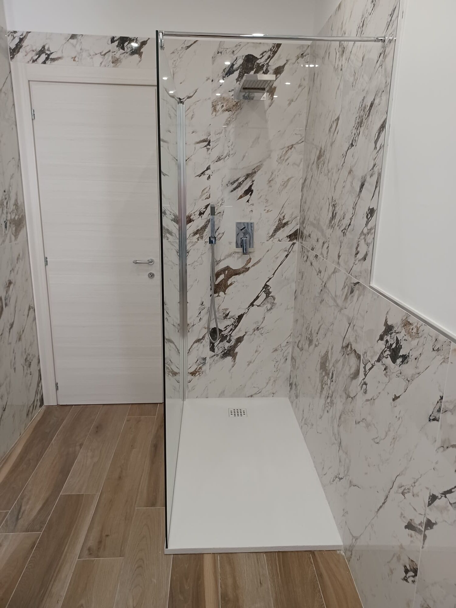 Rivestimento in gres 60x120 effetto marmo lucido