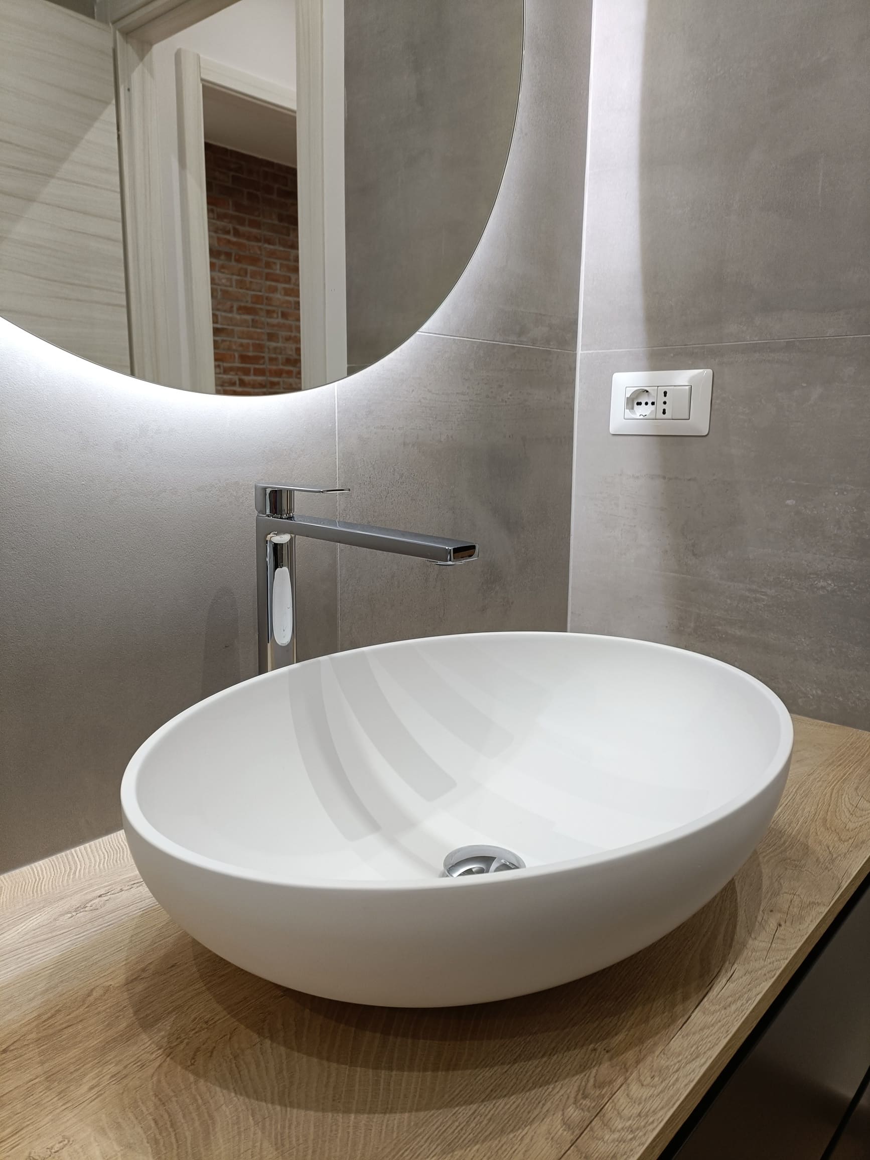 MISCELATORE PER LAVABO COLLO ALTO TANGO