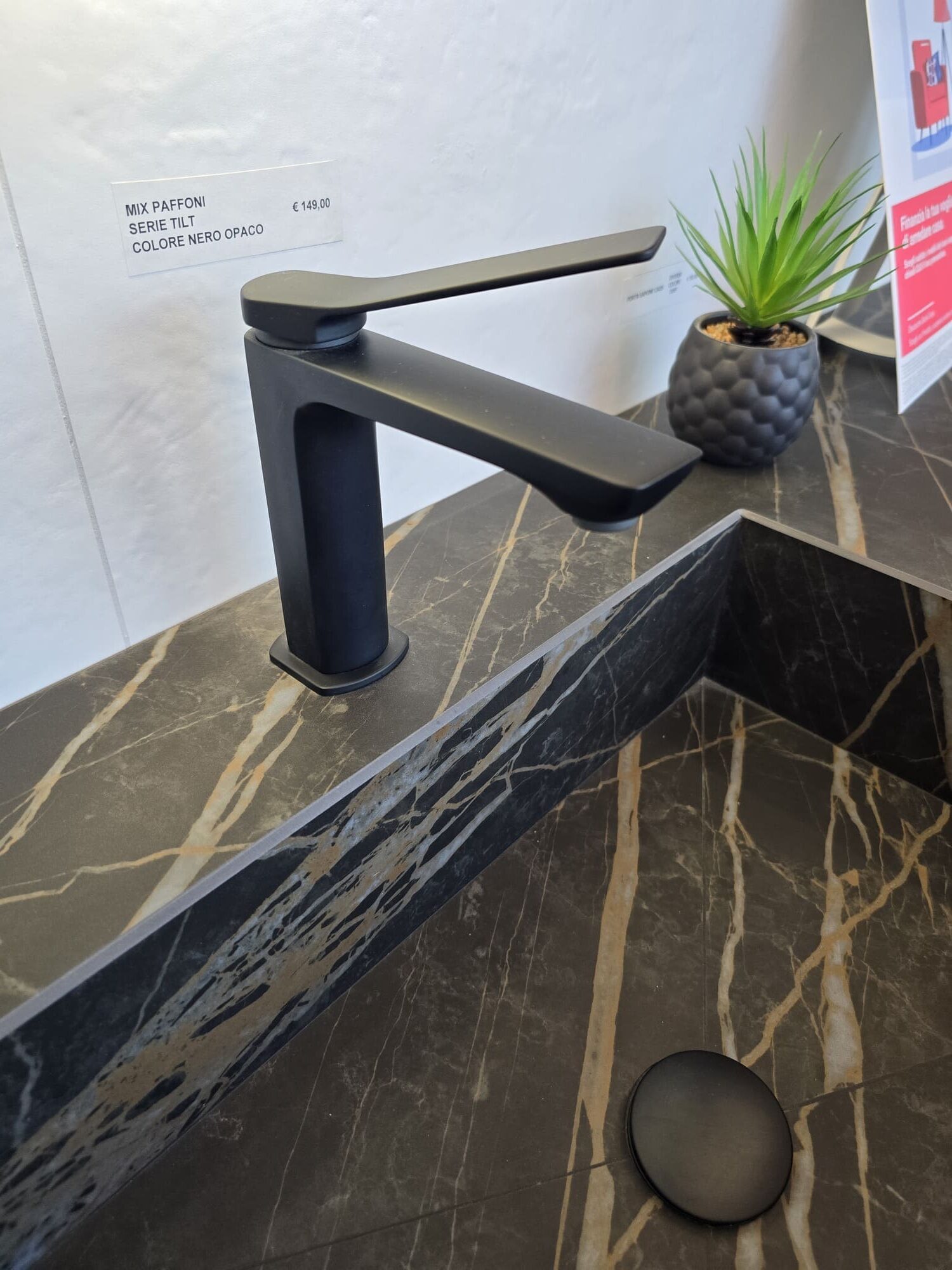 Miscelatore per lavabo tilt nero