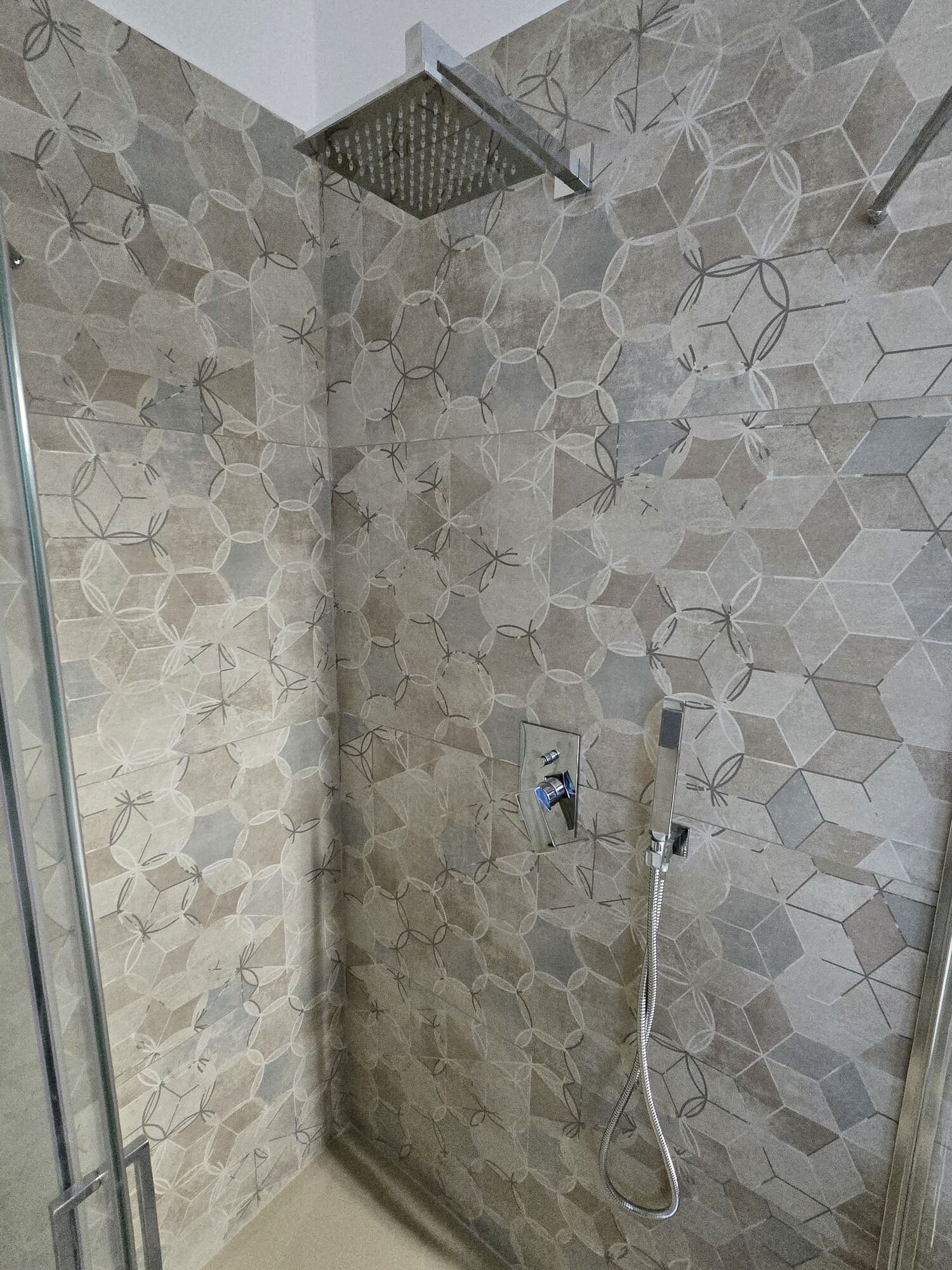 Rivestimento in gres 60x120 effetto esagonale